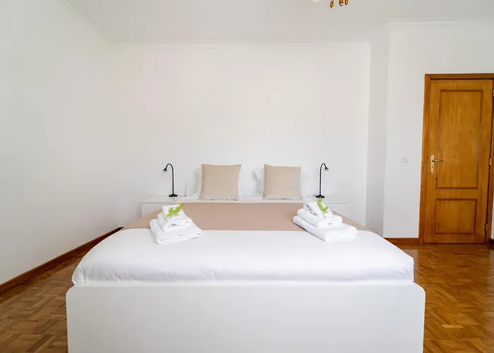 Gondomar - Moradia V3 Com Piscina Natural By House And People Vakantiehuis Guimarães