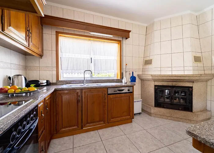 Дом отдыха Gondomar - Moradia V3 Com Piscina Natural By House And People